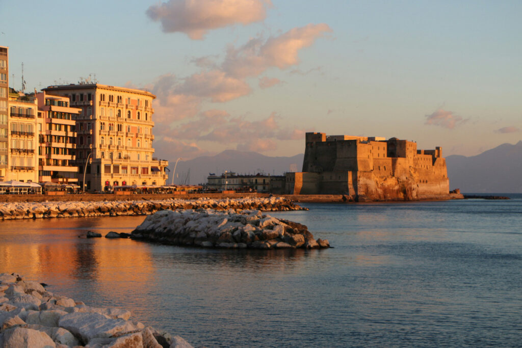 Napoli_Castel_dellOvo_1200x800.jpg