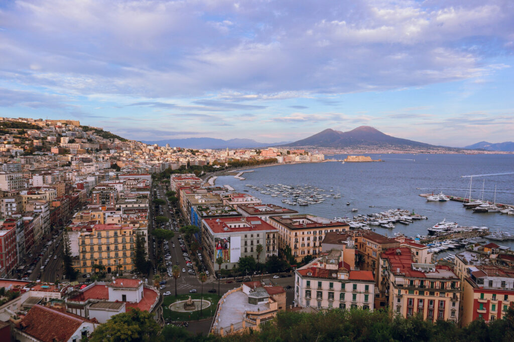 Napoli_Panorama_Vesuvio_1200x800.jpg